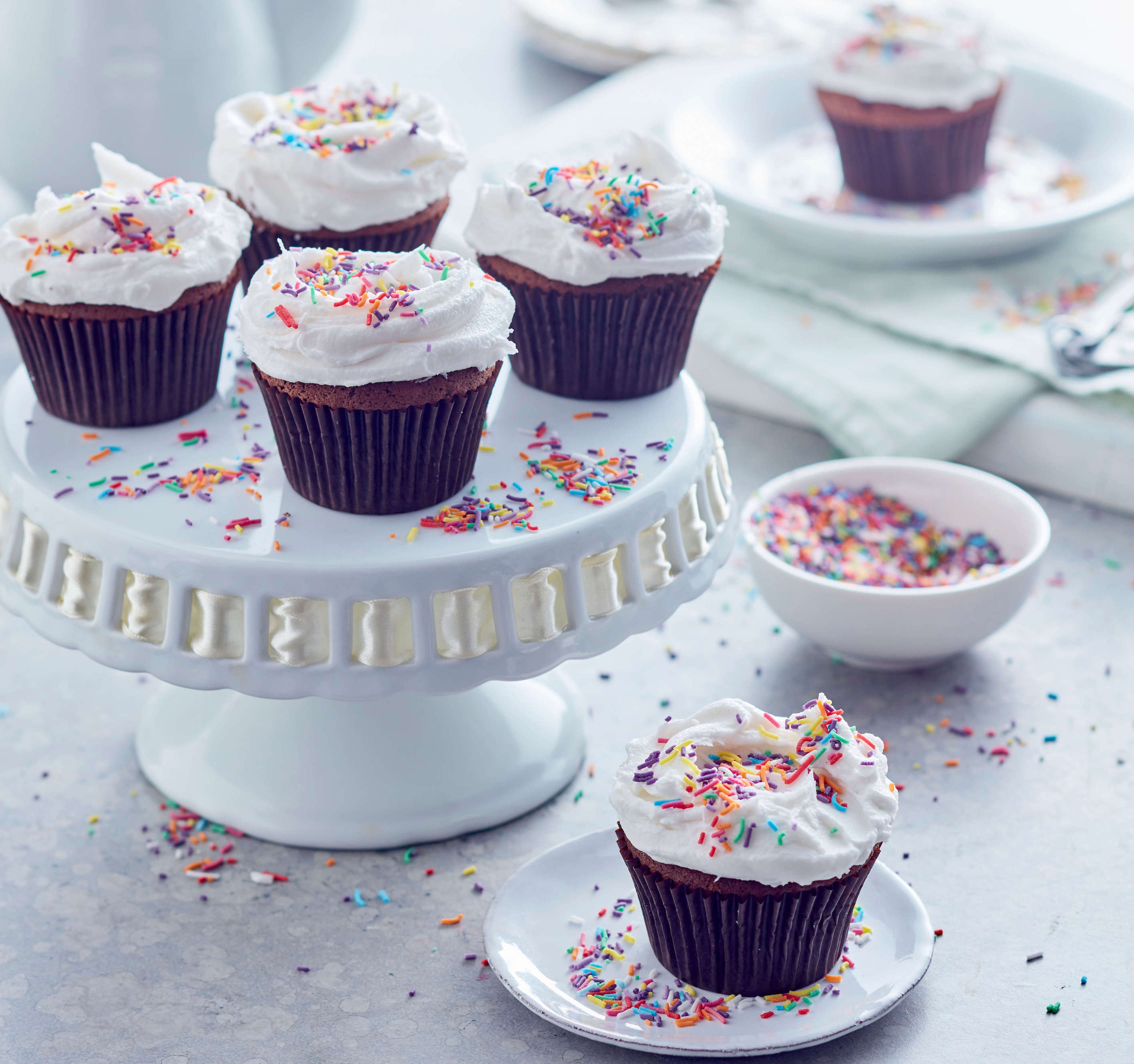 How to make fluffy white frosting from scratch | myfoodbook